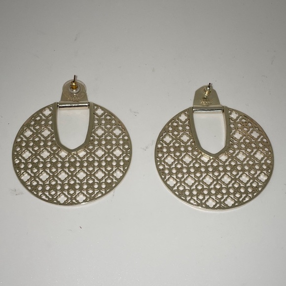Kendra Scott - DIANE gold filigree statement disc pierced earrings - Picture 4 of 7